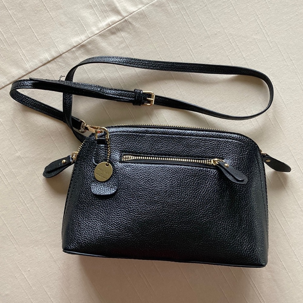 black crossbody purse
